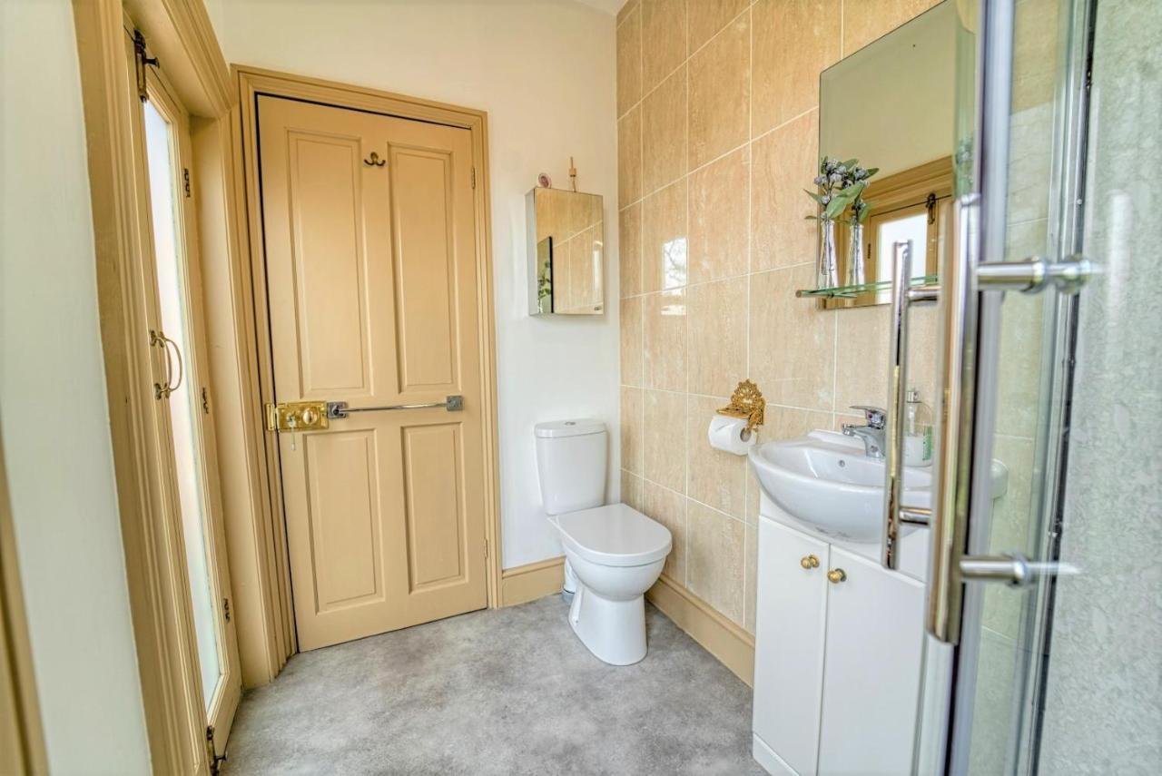 Host & Stay - Upper Tything Apartment Устър Екстериор снимка