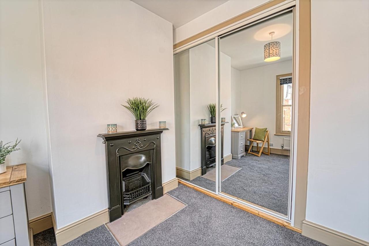 Host & Stay - Upper Tything Apartment Устър Екстериор снимка